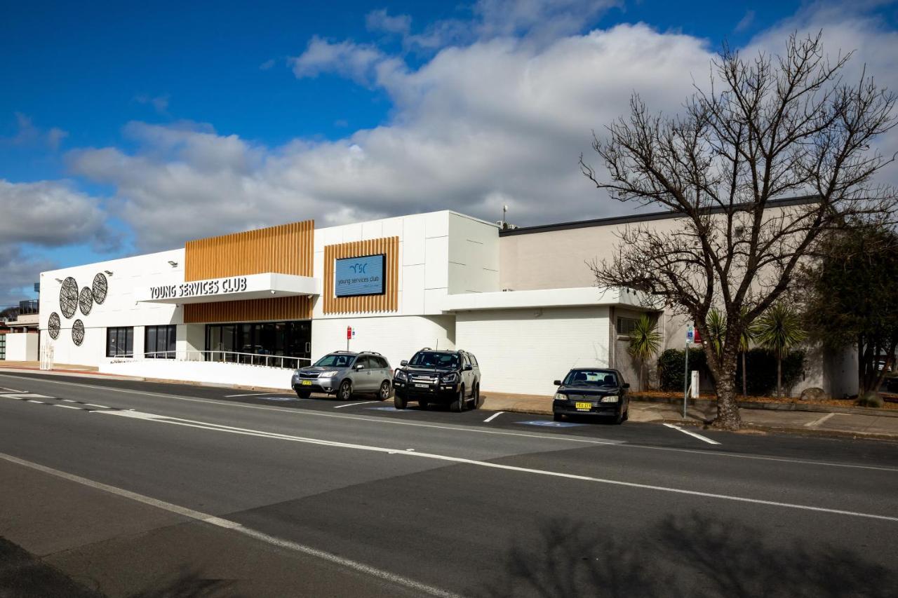 Young Federation Motor Inn Exterior foto